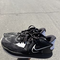 KYRIE 5 LOW TB BASKETBALL SHOES MENS 9.5