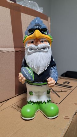 Seahawk Statue/Gnomes