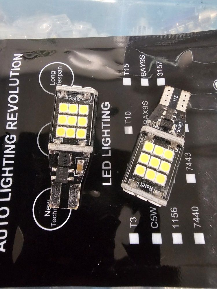 Bright T15 white Led light. Can Be Used For reverse light or 3rdbrake lights.