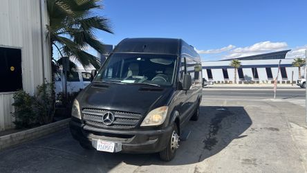 Party Bus – 3.5L Diesel, 2 TVs, bar, LED lights, Bluetooth, ready to work! $40,000 negotiable!