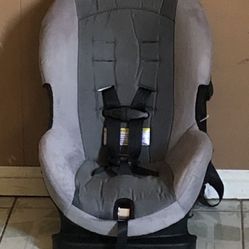 LIKE NEW CONVERTIBLE CAR SEAT !!!!