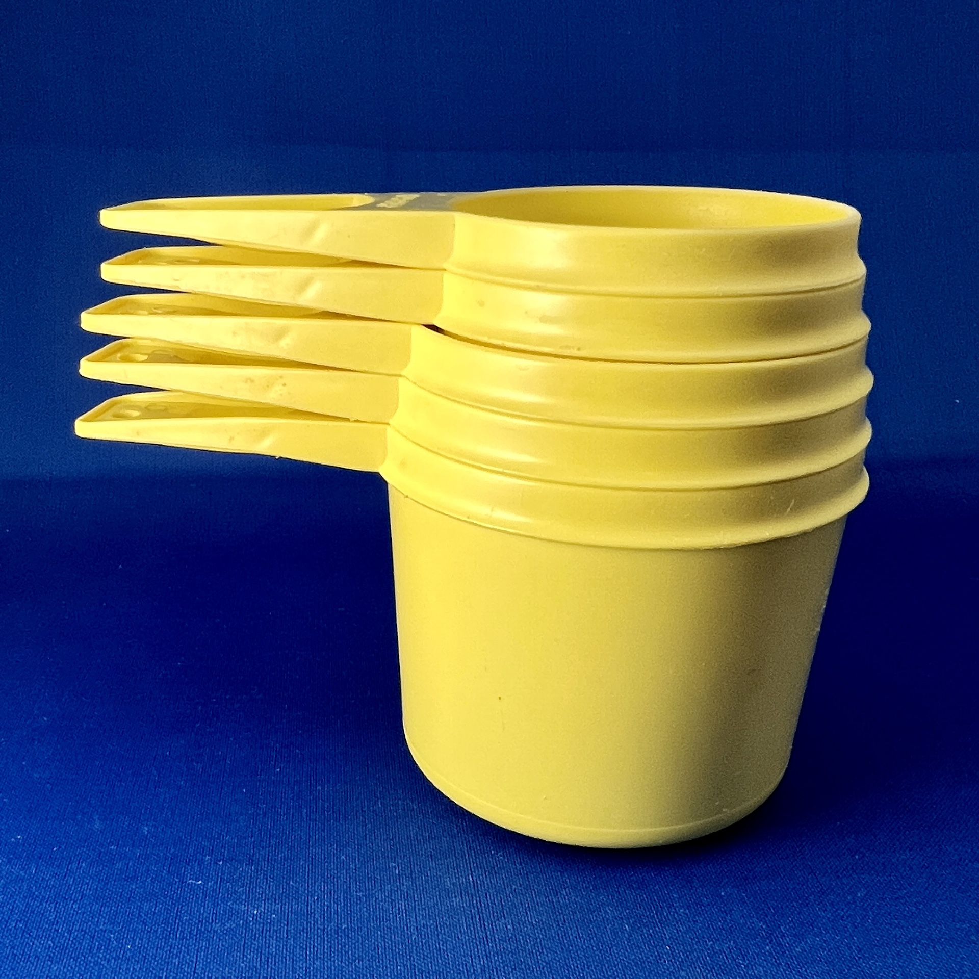 Tupperware Vintage Measuring Cup Set for Sale in Mount Prospect