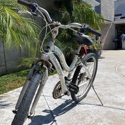 Motiv Newport FS women bicycle
