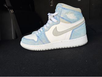 Nike Air Jordan 1 Retro High OG 'Hyper Royal',