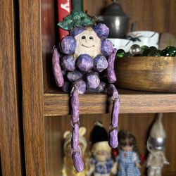 1980’s Grape Shelf Sitter Decor