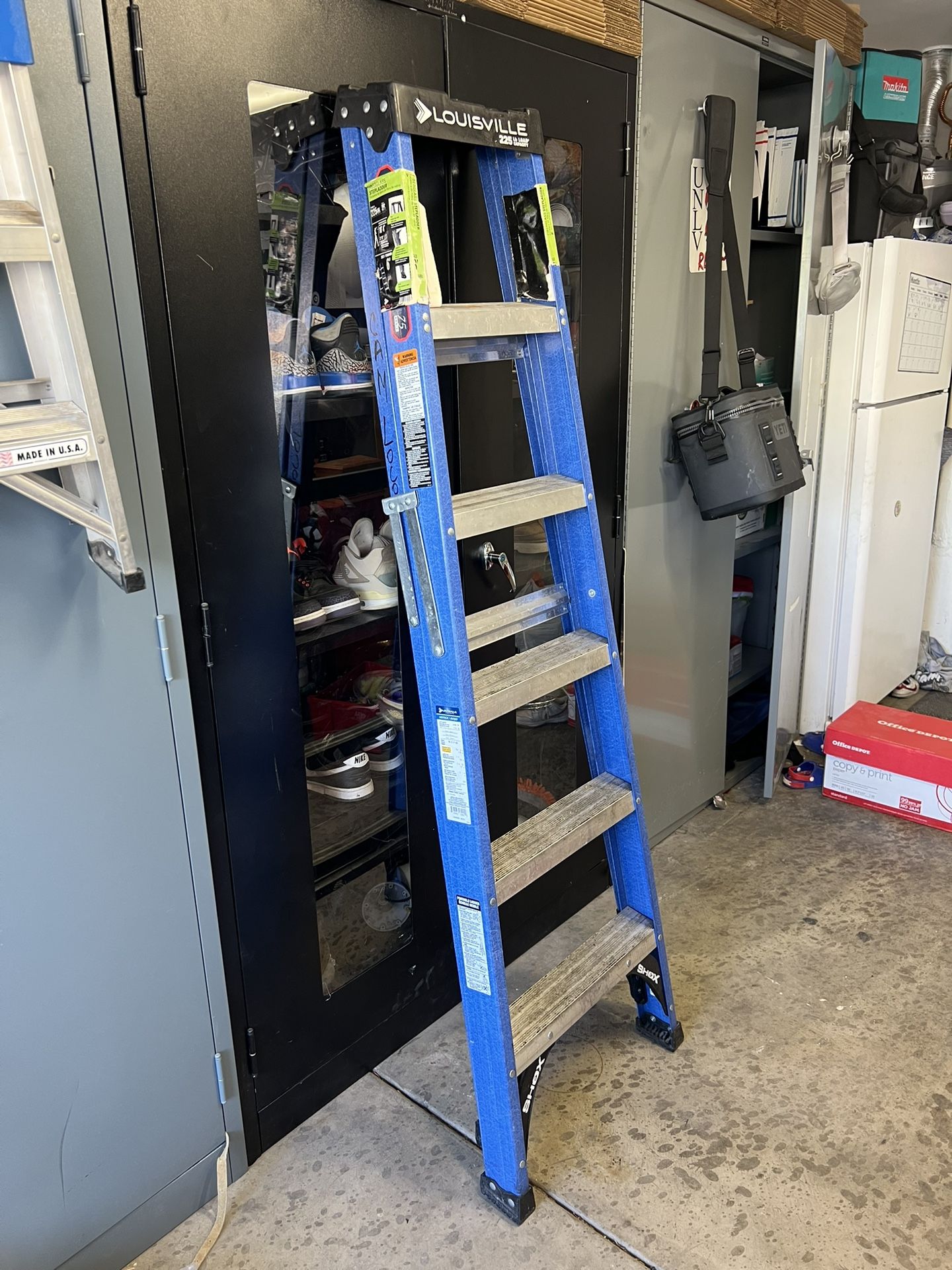 Blue Louisville 6ft Ladder