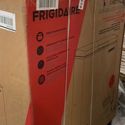 Frigidaire 7.0 Cu. ft. Chest Freezer, EFRF7003, White