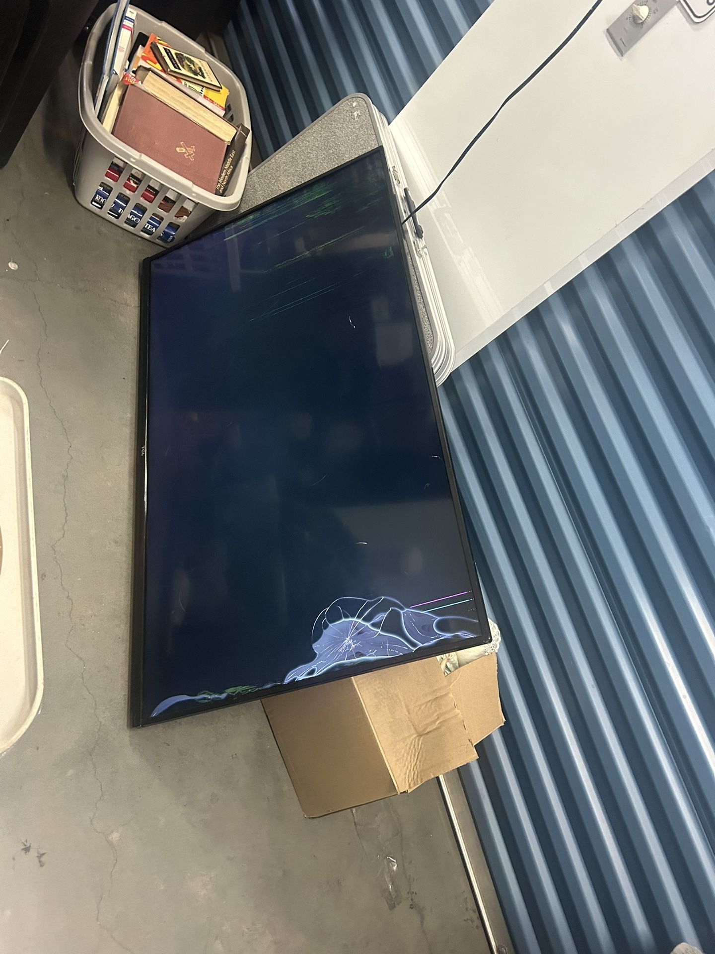 50s446 tcl tv for parts tv fell screen bad now. No remote. Poss repairable