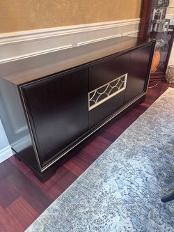 $1k OBO - Ethan Allen Dining Table/Chairs & Sideboard