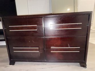 ROOM DRESSER FOR SALE COMES WITH MIRROR AND NIGHT STAND ALL TOGETHER