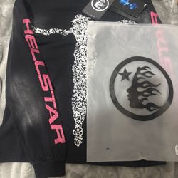Brand new He’ll Star shirt bag and tags Size Small