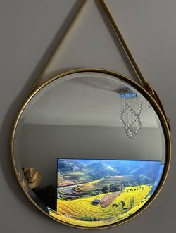 Wall mirror