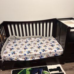 Greco  4-N-1 Crib and Changing table Included Crib Mattress