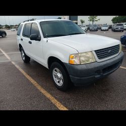 Ford Explorer 2003. 