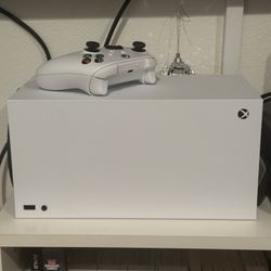 Xbox Series X Console w/ Controller – Excellent Condition 