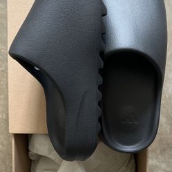 Yeezy Adidas Slides Onyx Black   Sz 9  Brand new 