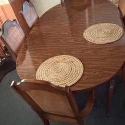 Beautiful Vintage Dining Table & Chairs – Seats 6