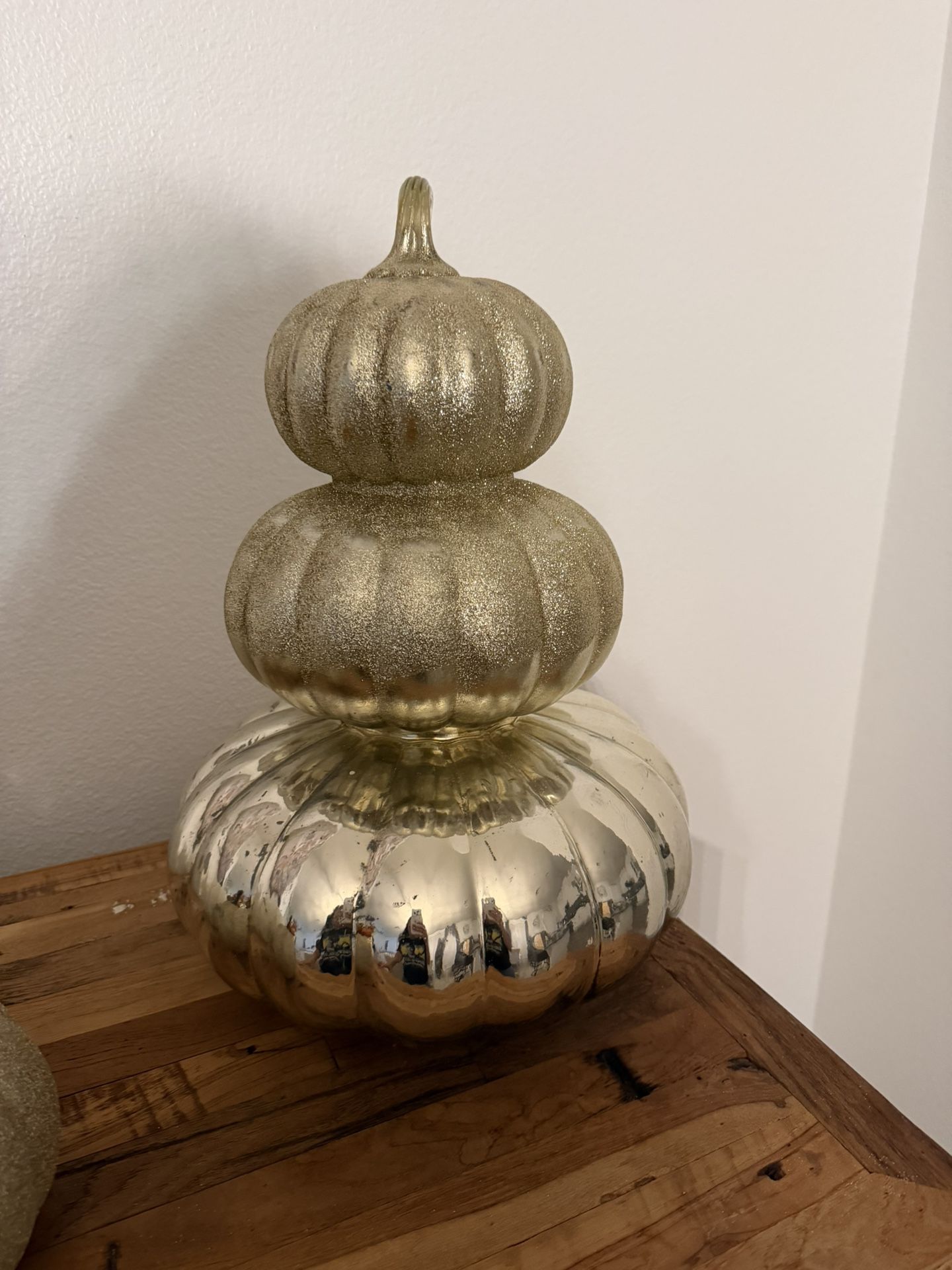 Tiered Pumpkin Décor (the stacked or standing )