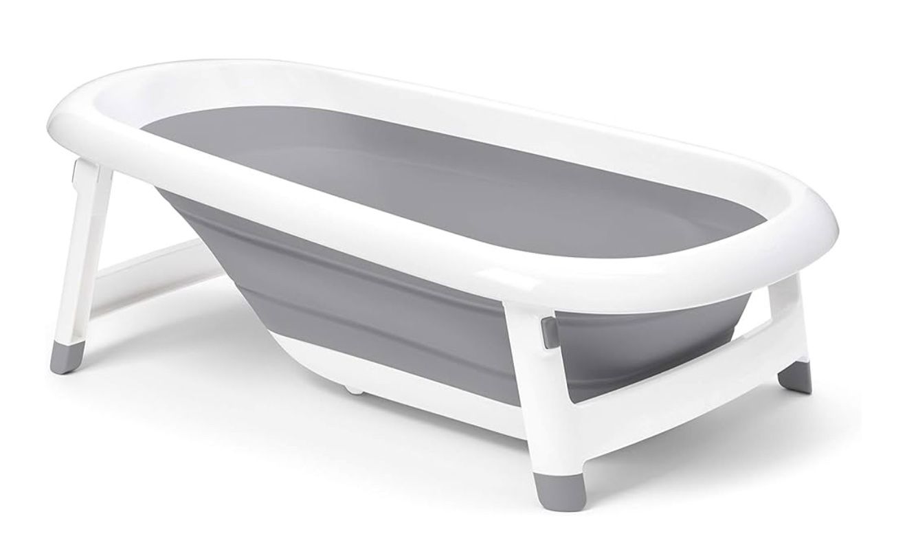 OXO TOT Splash & Store Bathtub | Baby Bathtub | Newborn Baby Essentials | for Keeping Bathtime Secure & Tidy | 0-18 Months | Tub Folds Flat for Compac