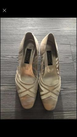 four pairs of women's shoes, genuine leather, size 8.5, like new!