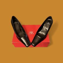 Unworn Vintage Anne Klein Black Square Toe Heels Size 6