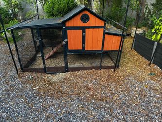 Chicken coop with extension