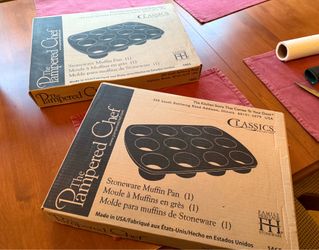 Pampered Chef Stoneware Muffin Pan – Like New w/ Box