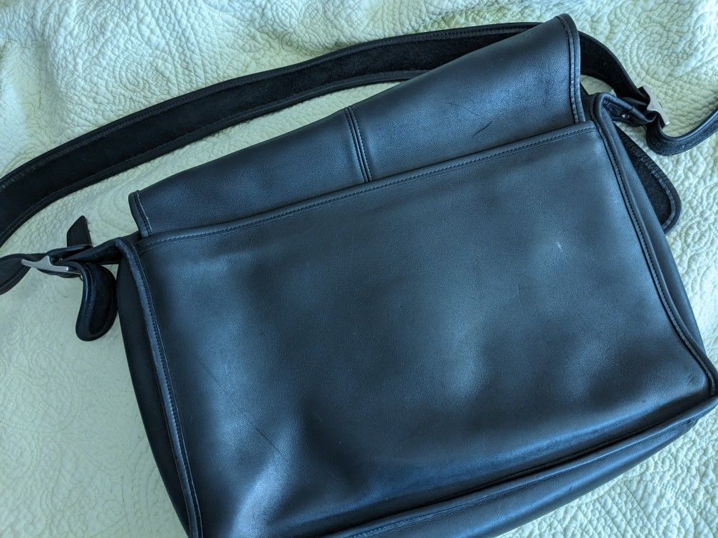 Black Leather Coach Over Shoulder Computer Bag