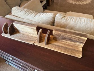 Wall mounted guitar holder with shelf