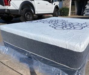 Queen Bamboo Cool Gel Memory Foam!!