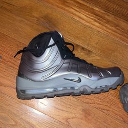 Selling A Pair Of Air Bakin Posite Metallic Boots 