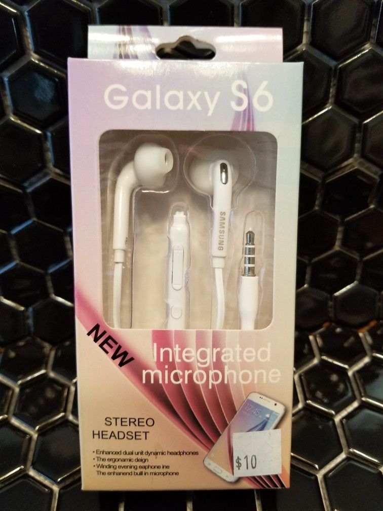 Skullcandy Samsung JVC Apple iPhone
Aux earbuds headphones ear bud many different types of Earbuds available Bz1