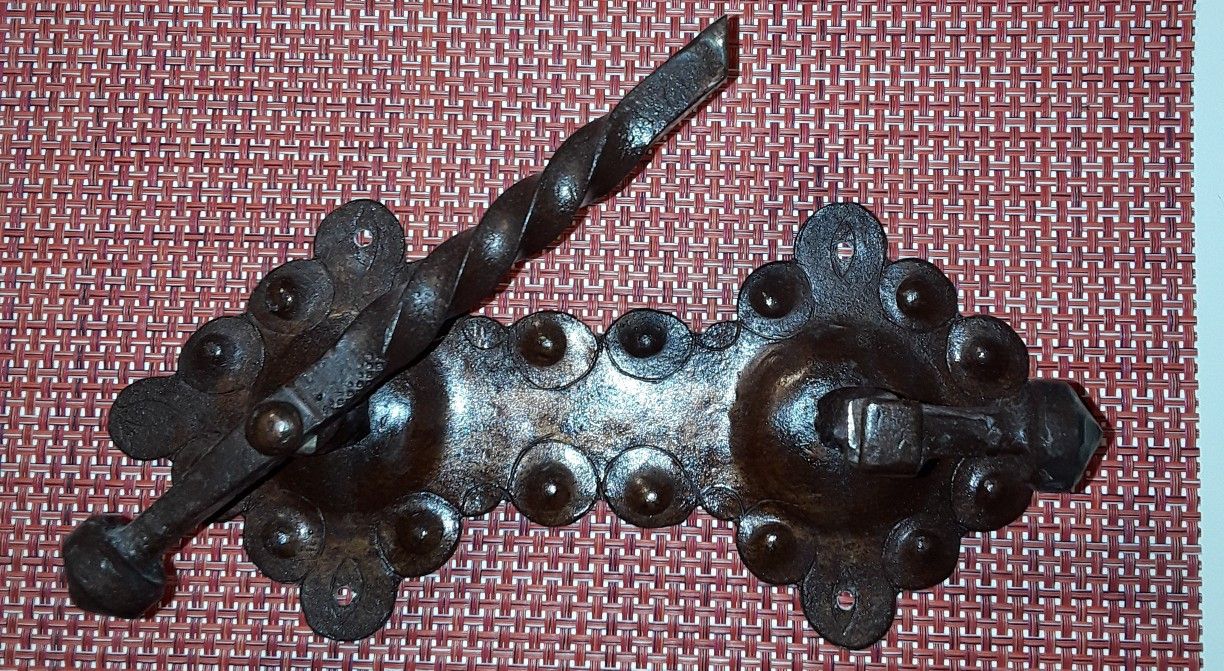 Decorative Iron T.P. Holder ( From AZ)