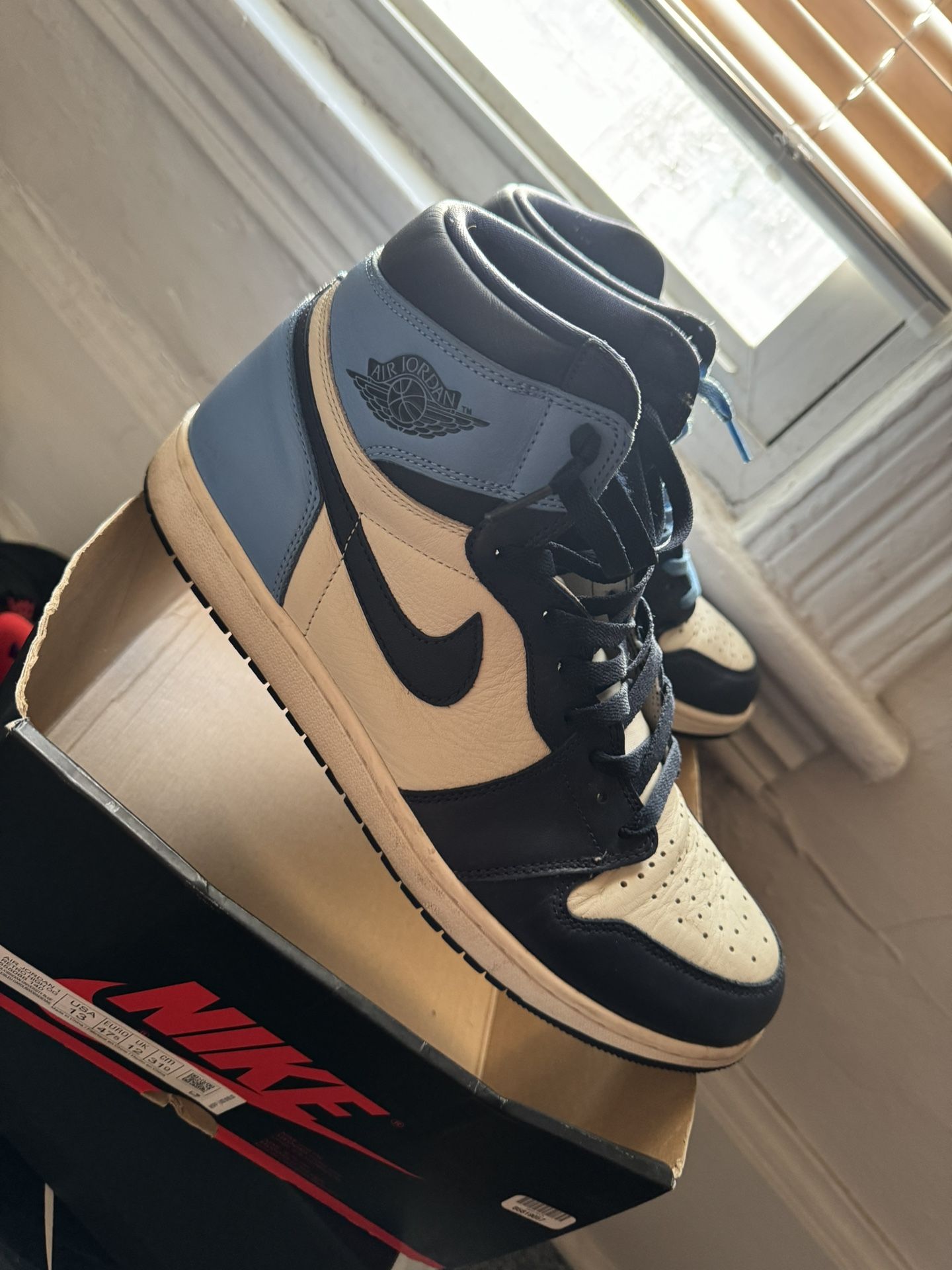 Air Jordan 1 High Obsidian 