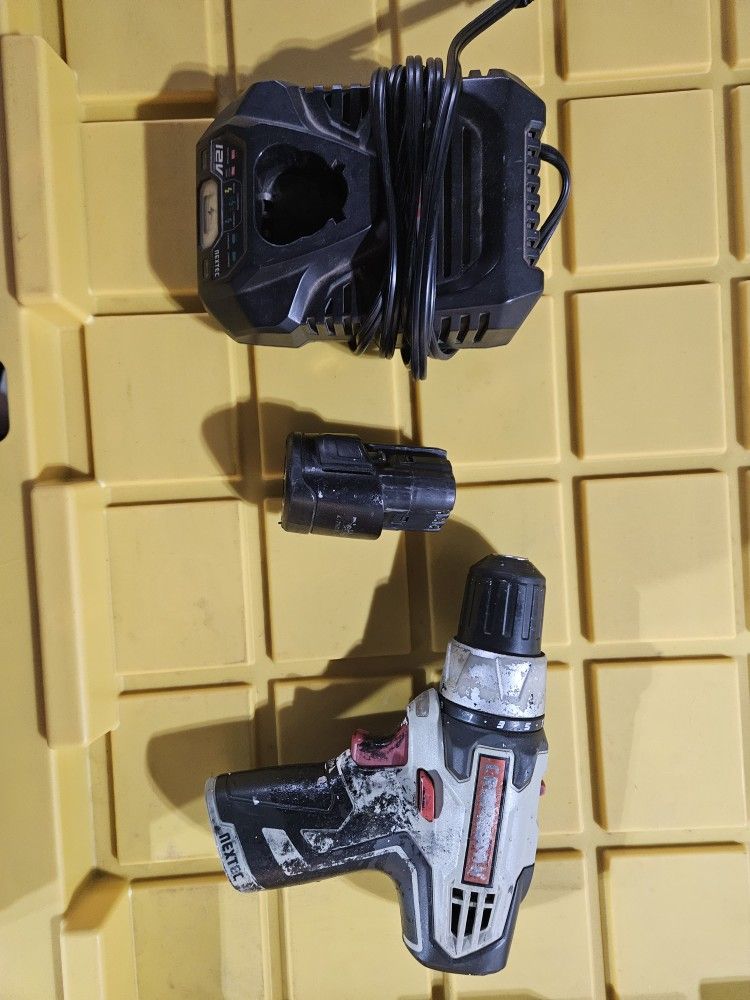 Craftsmen Battery Drill And Charger