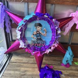 Kpop Demon Hunters 3D Star Pinata ZOEY