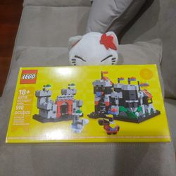 Lego Mini Knight's Castle 590 Pieces Brand New Sealed