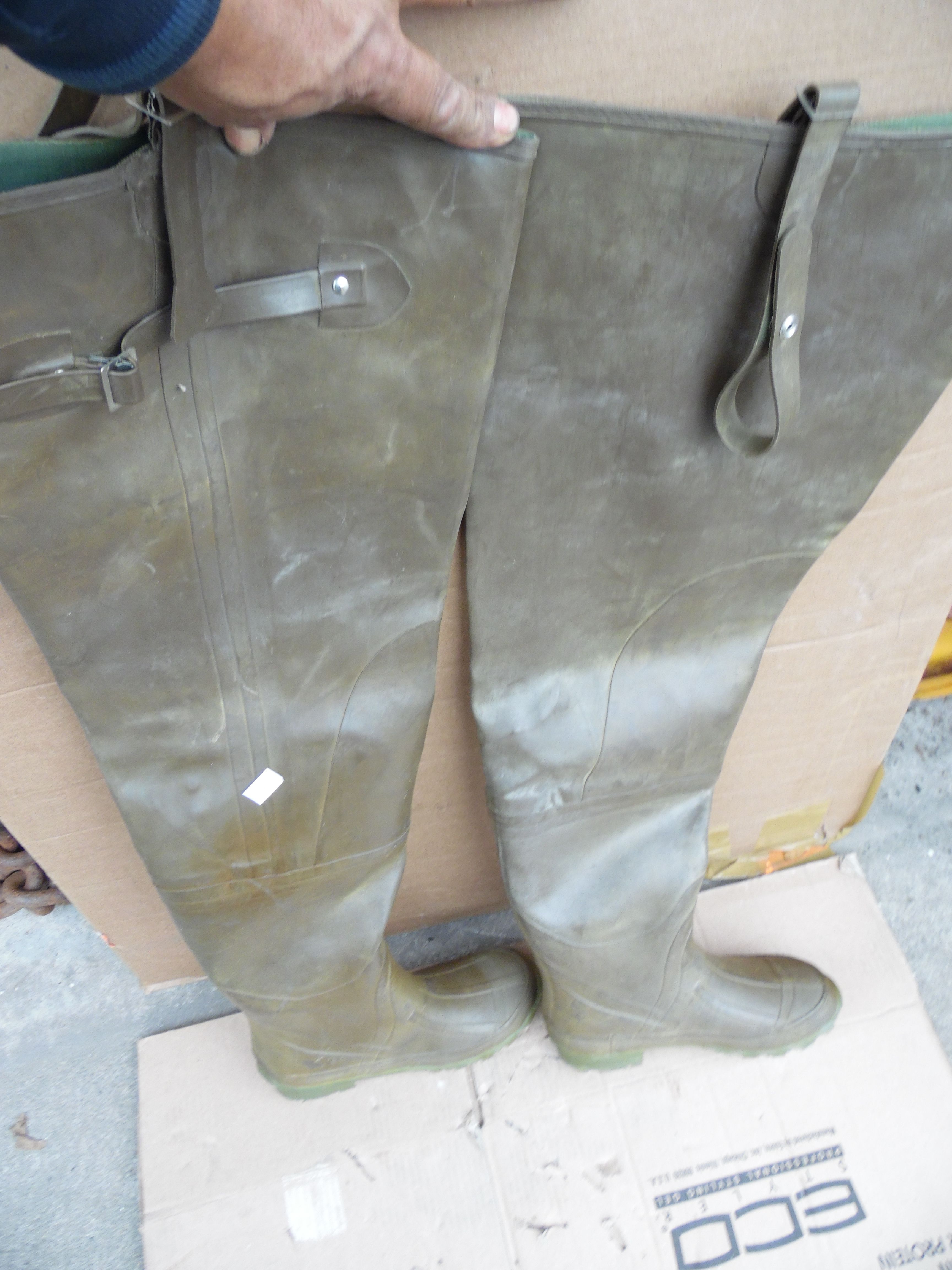 Steel Shank Water Proof Rubber Waders Above The Knee Boots Size 7 32" Long 12" W