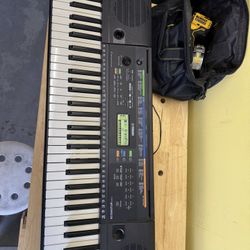 Yamaha E253 Keyboard With Petal 