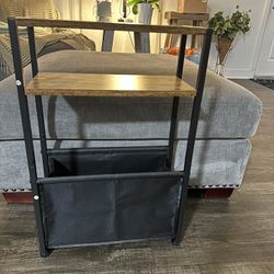 Mesa auxiliar estrecha, mesas auxiliares delgadas con cesta de tela, mesa delgada para espacios pequeños, mesita de noche delgada para sala de estar, 