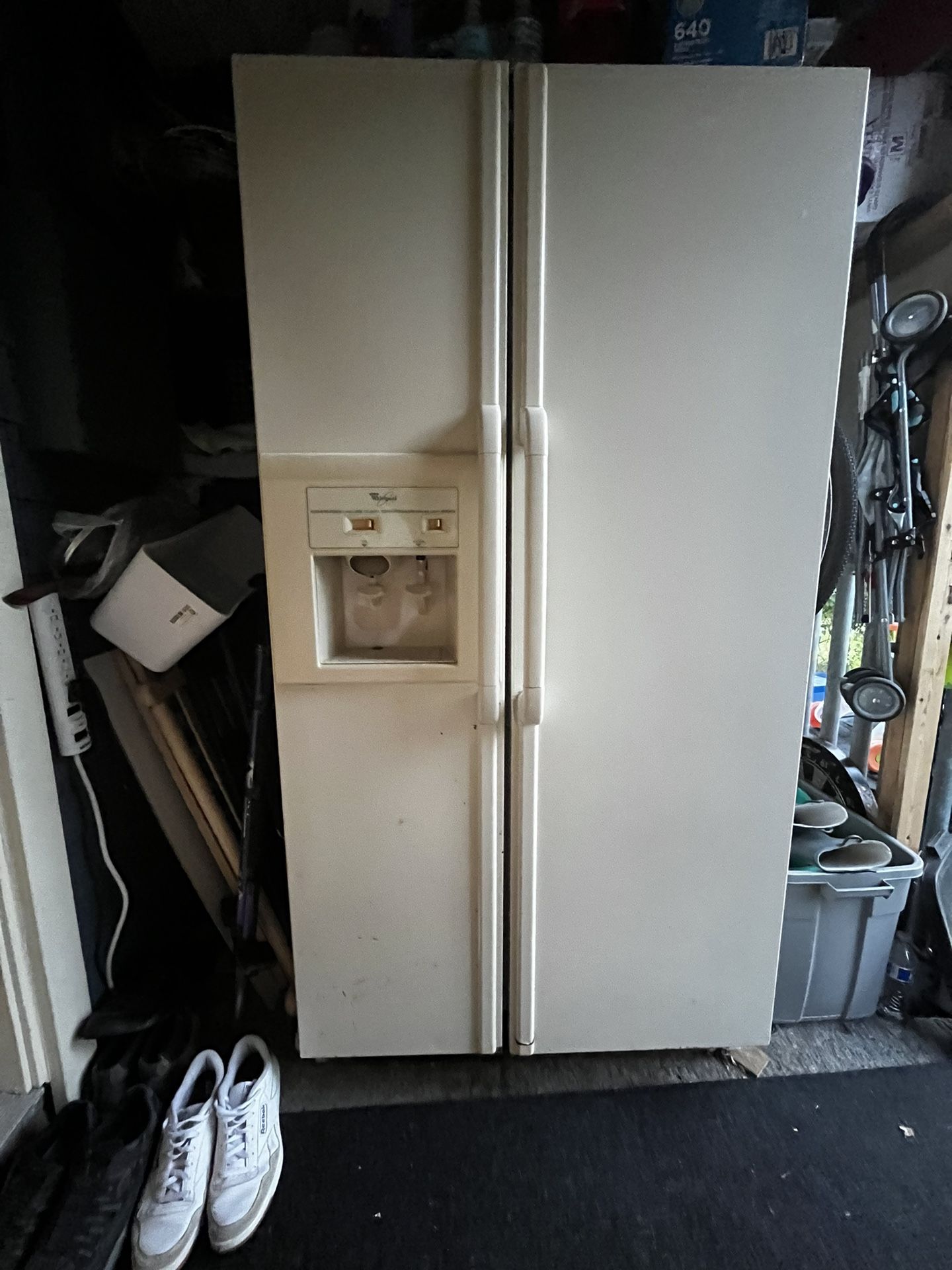 Refrigerator 