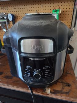 Ninja Tender Crisp 8 quart pressure cooker / air fryer works great nothing wrong