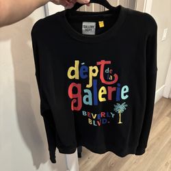 Men’s Sweater Size M/L