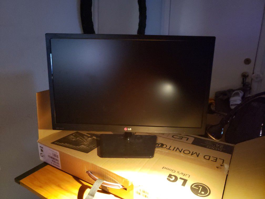 24" LG COMPUTER Monitor
