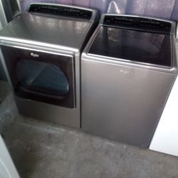 Whirlpool Extra Large Washer And Electric Dryer