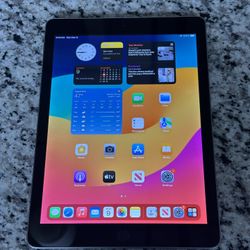 iPad 6th Generation W/ New Charger!