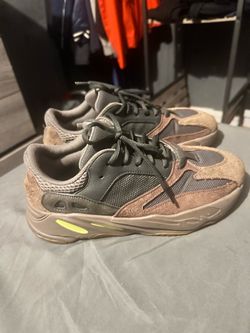 Adidas Yeezy Boost 700 Mauve Sneakers