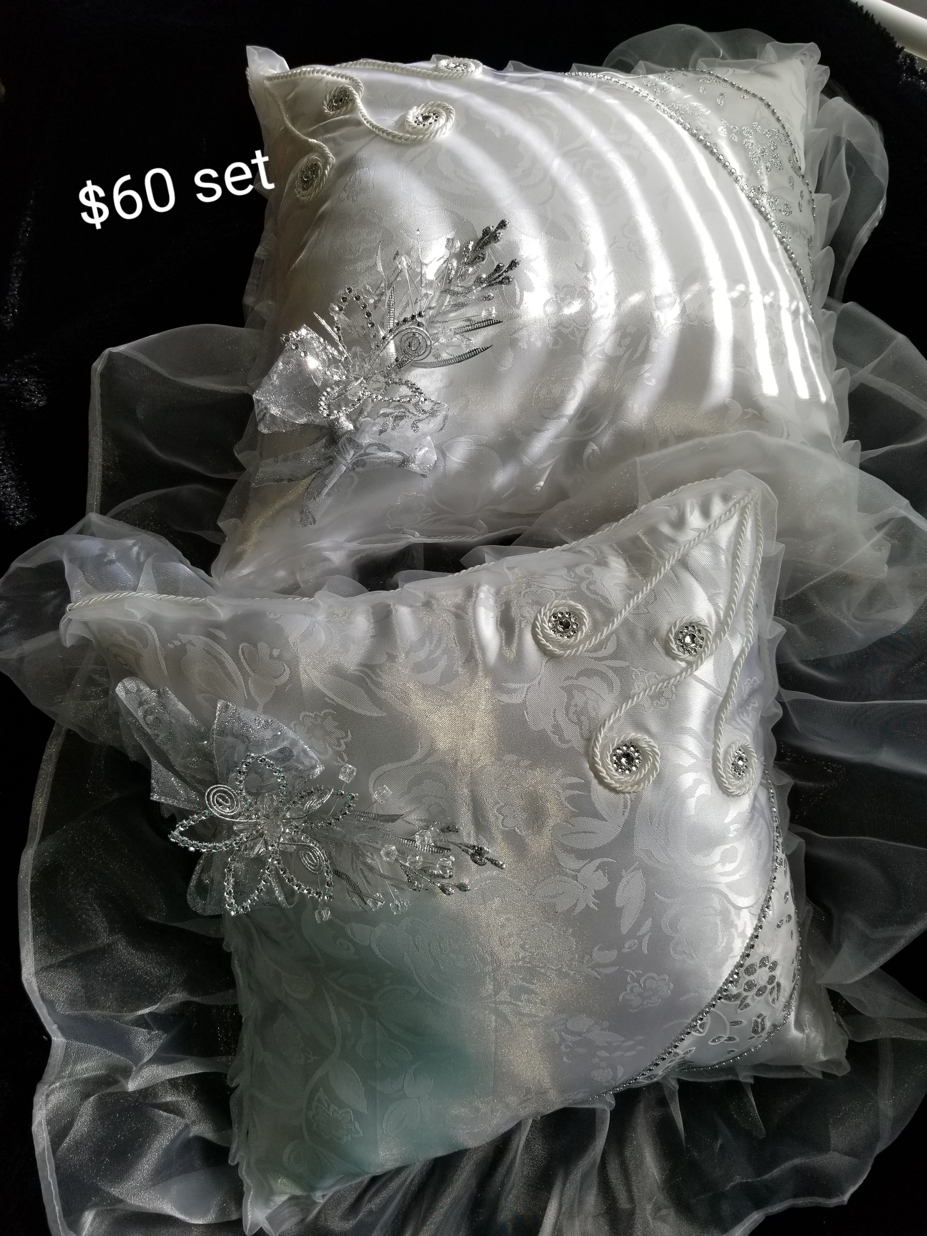 Wedding kneeling cushions
