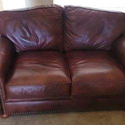 Brown Leather Love Seat Couch, Grear Condition, Nice Quality
