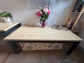 Coffee table with matching 2 end table